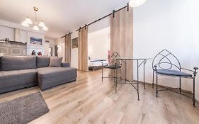 Sandra Apartment Close To Chain Bridge